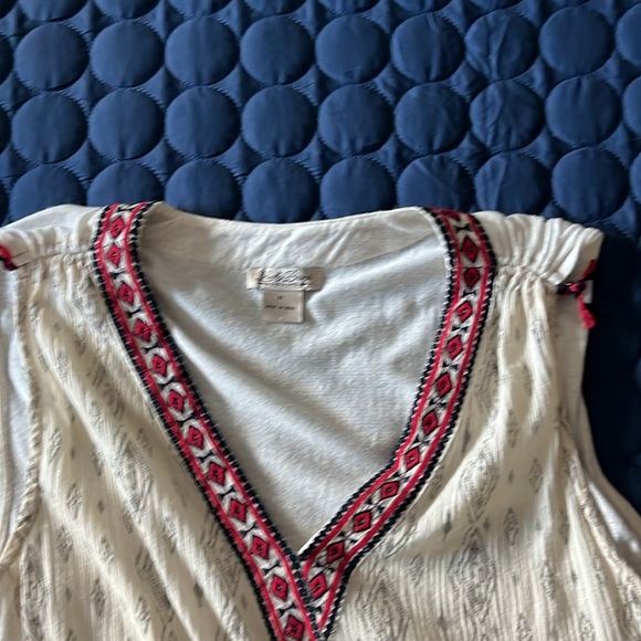 Lucky brand, shirt, Southwest style, red, black and off-white. Medium - Picture 4 of 4